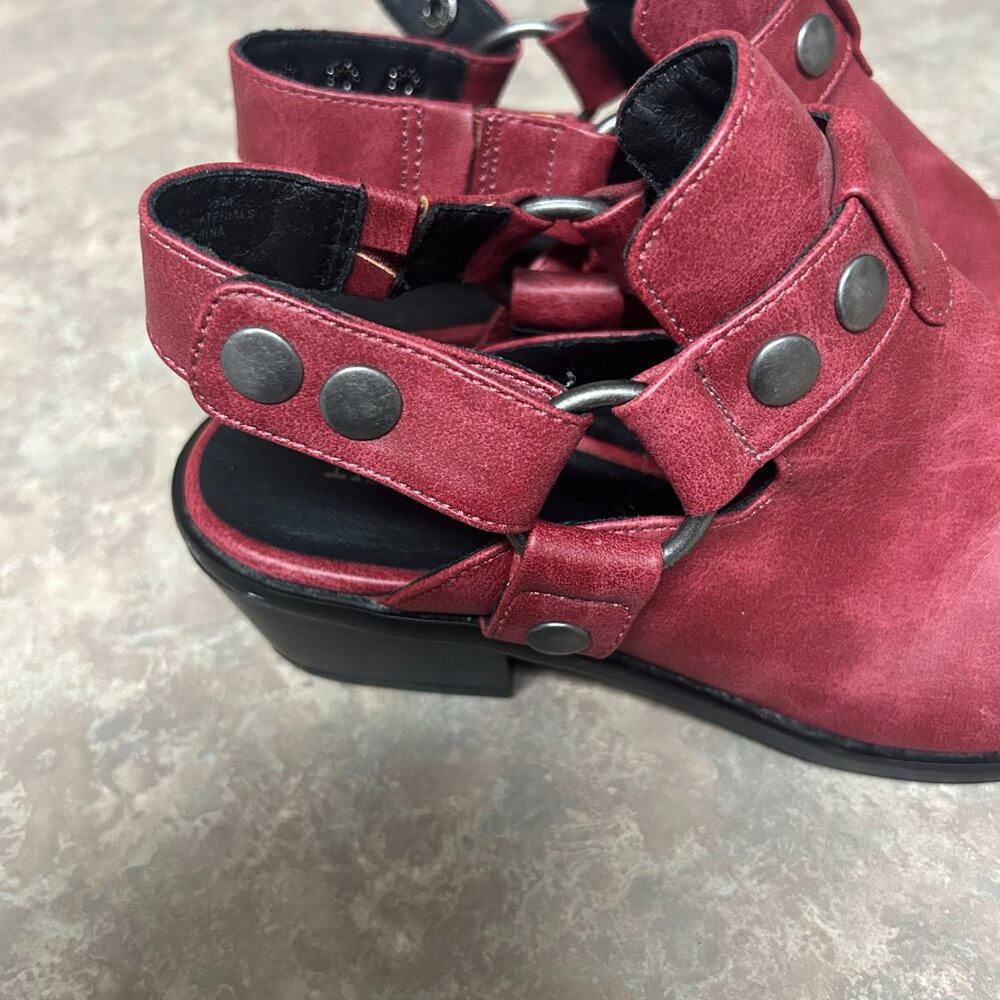 Indigo Rd red slip in mules with snap closure strap, ladie's size 7 1/2 M - Picture 4 of 7